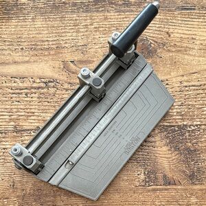VTG | Boston 3 Hole Punch